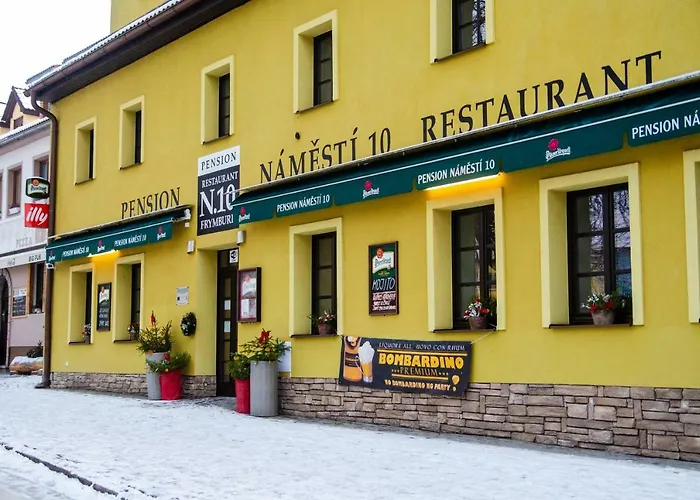 N.10 3* Frymburk