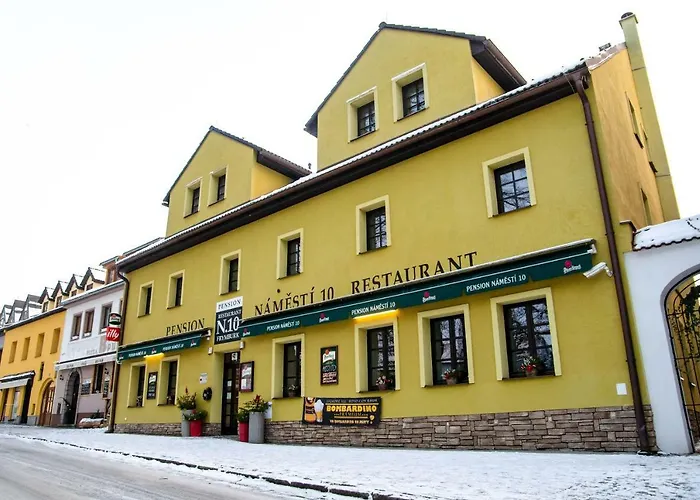 N.10 3* Frymburk
